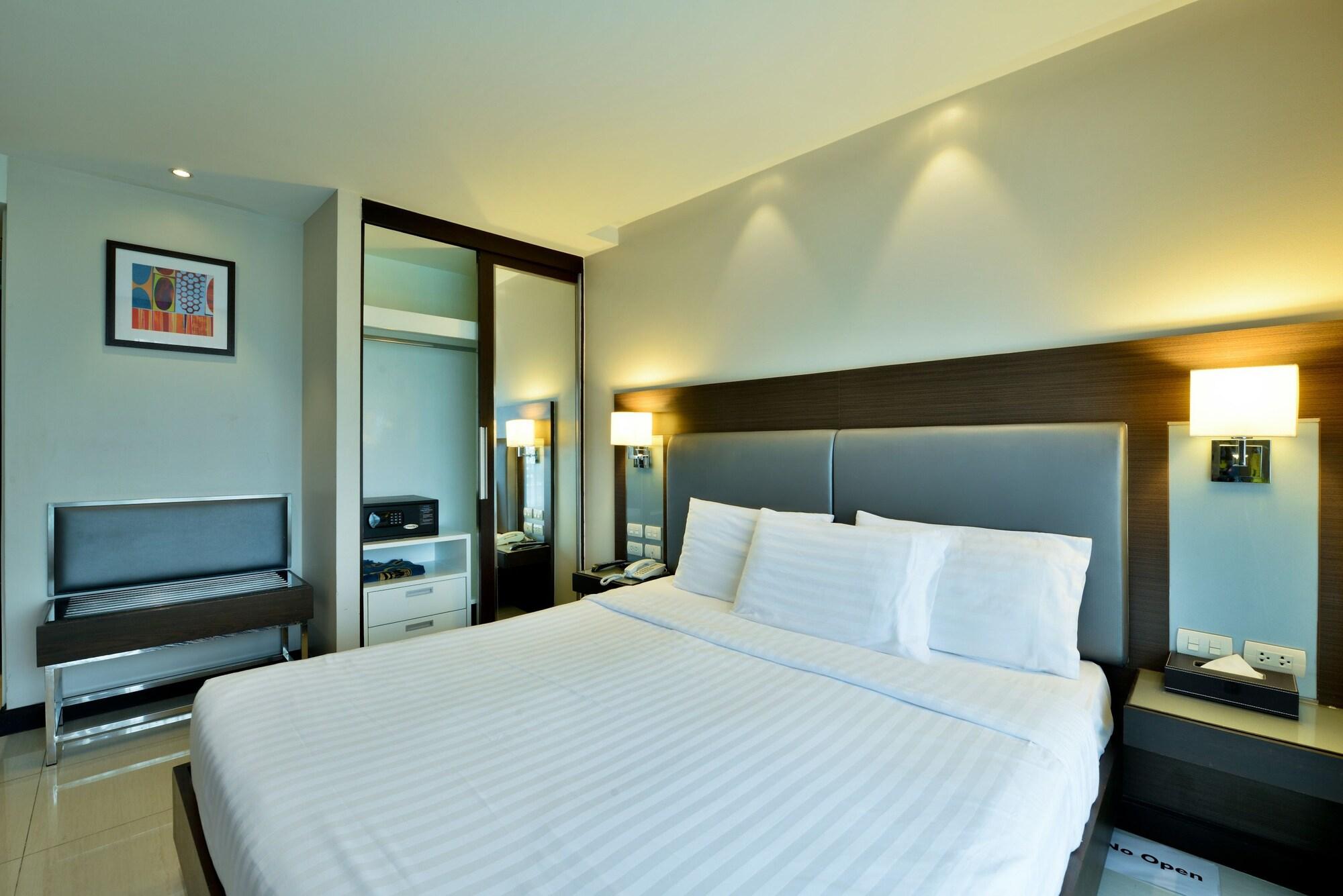 The Prestige Nana Hotel Bangkok Exterior photo