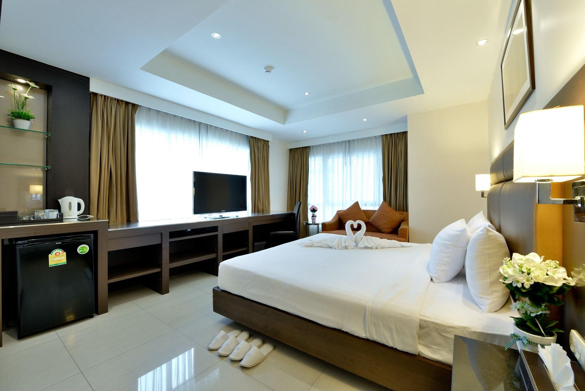 The Prestige Nana Hotel Bangkok Exterior photo