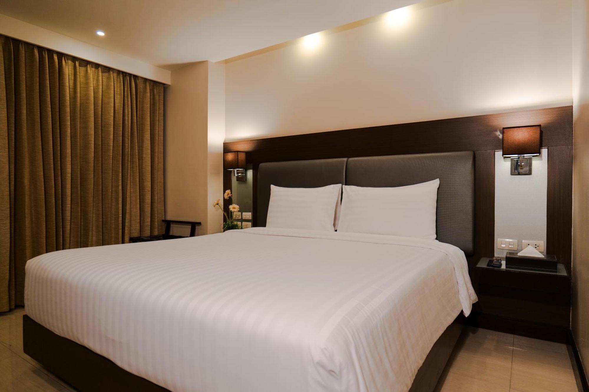 The Prestige Nana Hotel Bangkok Exterior photo