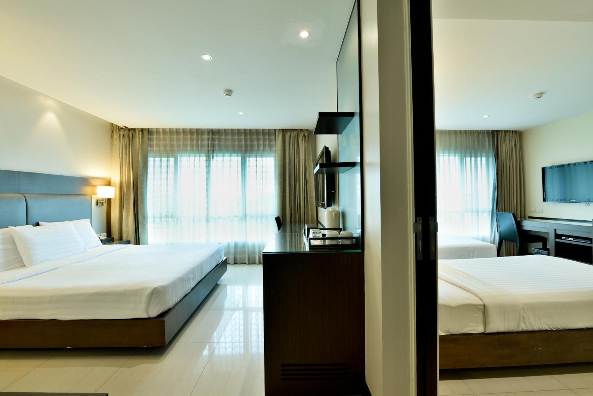 The Prestige Nana Hotel Bangkok Exterior photo