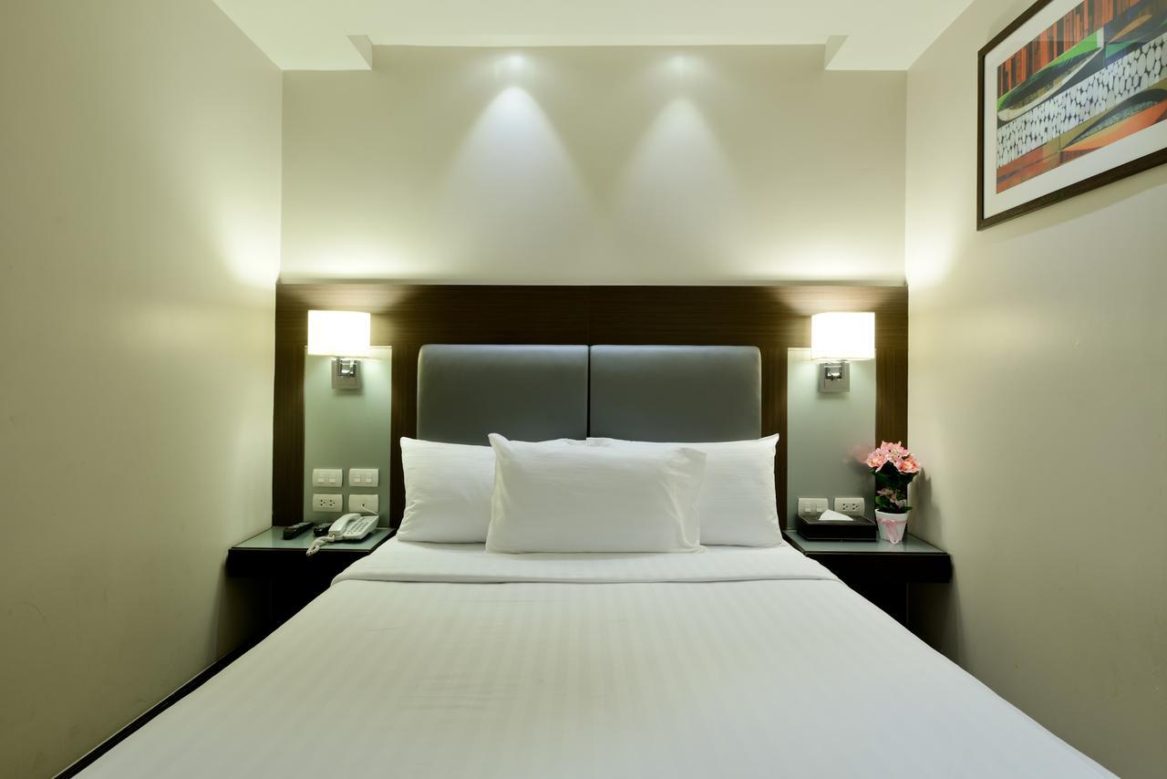 The Prestige Nana Hotel Bangkok Exterior photo