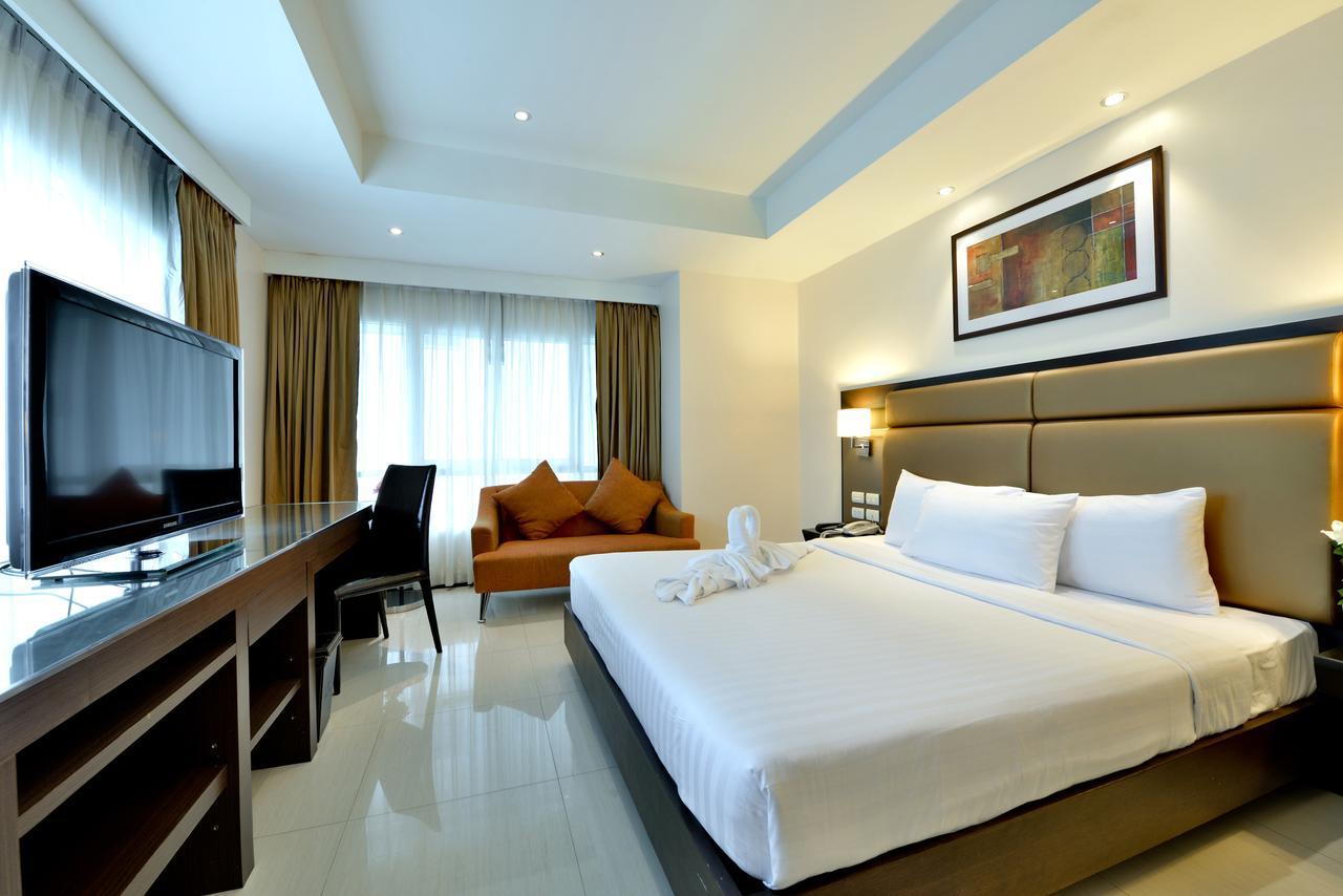 The Prestige Nana Hotel Bangkok Exterior photo