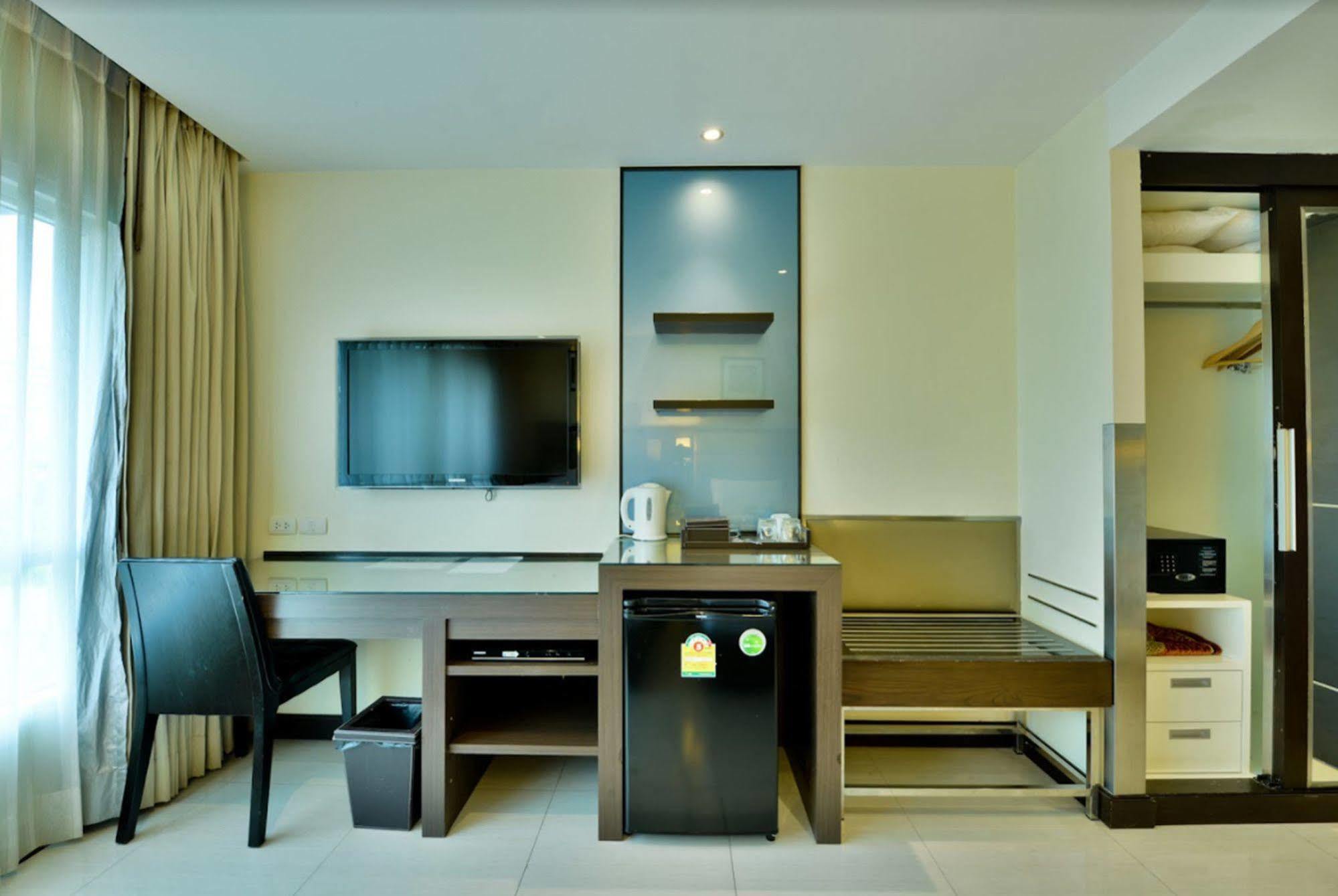 The Prestige Nana Hotel Bangkok Exterior photo