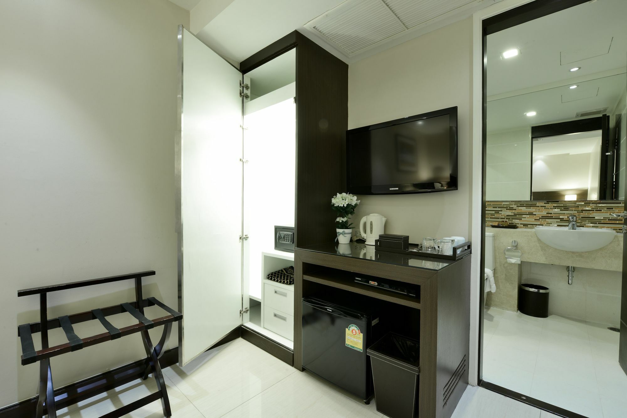 The Prestige Nana Hotel Bangkok Exterior photo